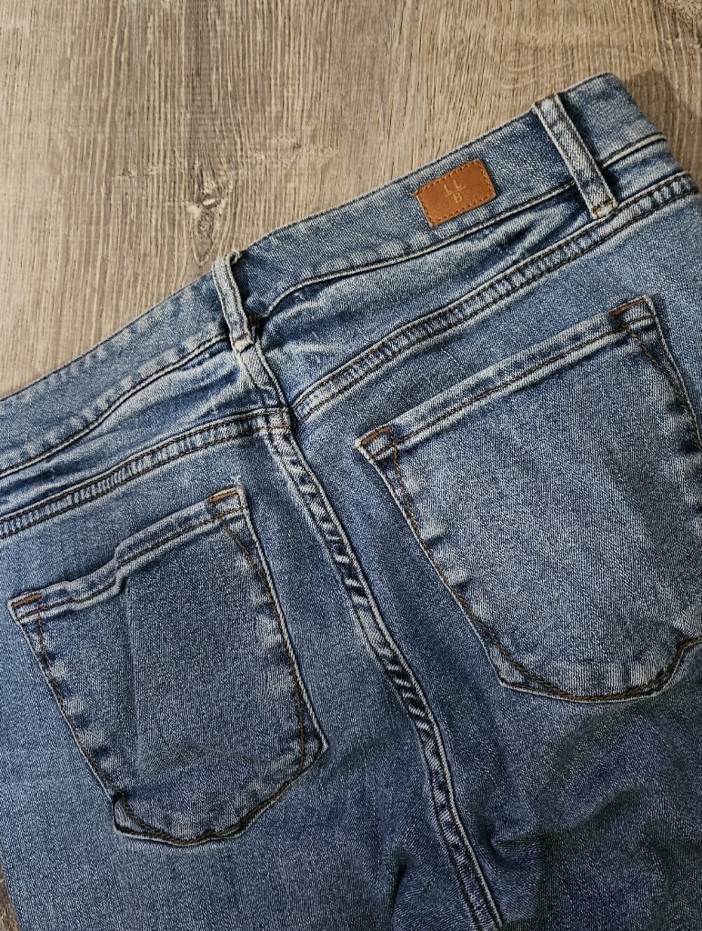 LL BEAN SIGNATURE Raw Hem Straight Leg Jeans Size 4 Medium Wash Stretch Denim
